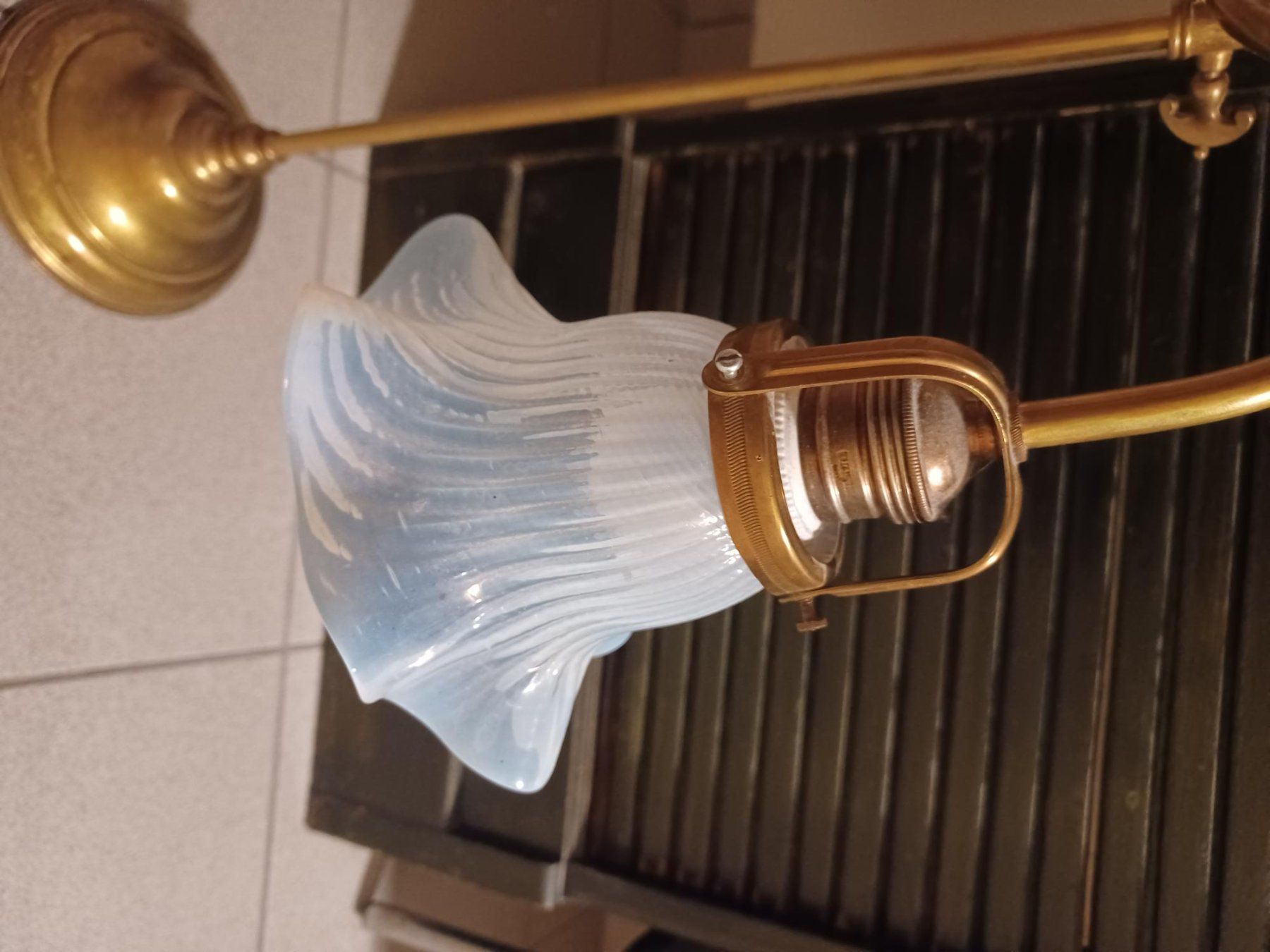 Lampen: Antike Jugendstil-Tischlampe, Messing – Defekt aus Zürich von Lisette_333 1