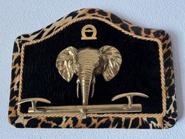 Kleine Garderobe mit Elefantenkopf - Safari-Chic Styl