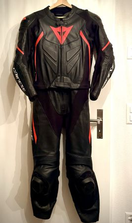 Dainese Motorrad Lederkombi, schwarz/rot, Top Zustand! (59)