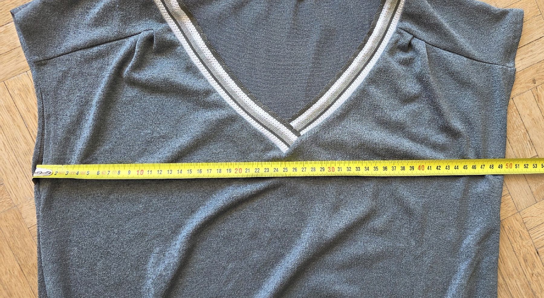 Tops: Tshirt/débardeur taille M/L vert kaki – Gebraucht aus Yverdon-les-Bains von van_dq65 3