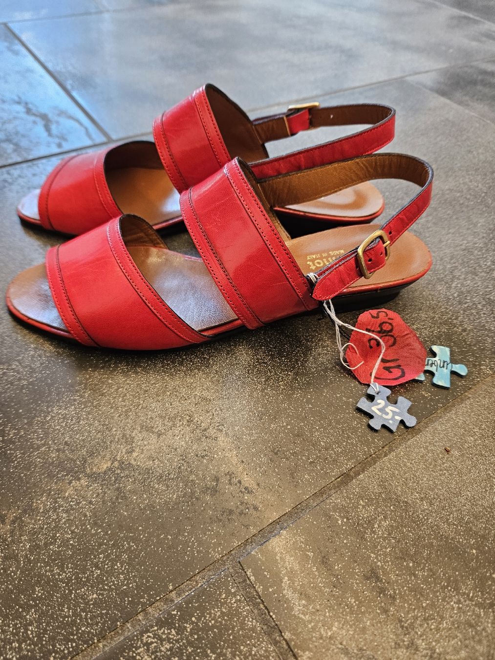Scarpe da donna: Damensandalen rot Leder Grösse 36 1/2 Jeannot – Nuovo (secondo la descrizione) da Ormalingen venduto da nomolnoi 1