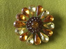 Broche décorative fleur jaune ocre