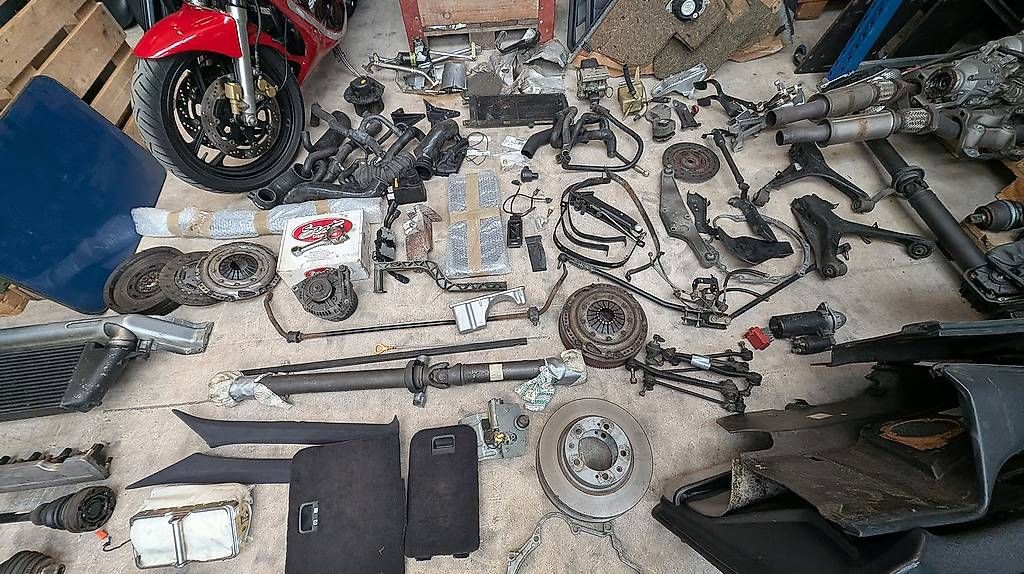 Tutti pezzi di ricambio auto: Audi RS2 Teile Teileset – Usato da Ormalingen venduto da horch_mal