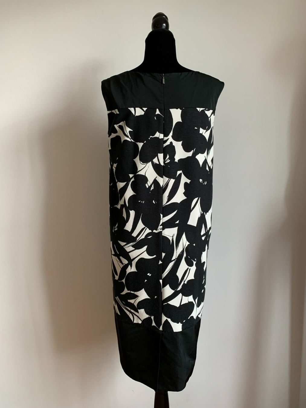 Max Mara Vestiti: MAX MARA: Super chices, schwarz gemustertes Kleid, 36 – Nuovo (secondo la descrizione) da Luzern venduto da paulablue 4