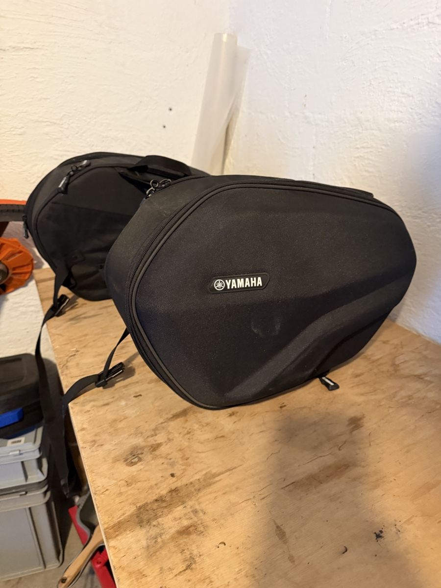Yamaha Topcase: Originale Yamaha MT07 Seitentaschen – Nuovo (secondo la descrizione) da matzingen venduto da gianlucafop2002 1