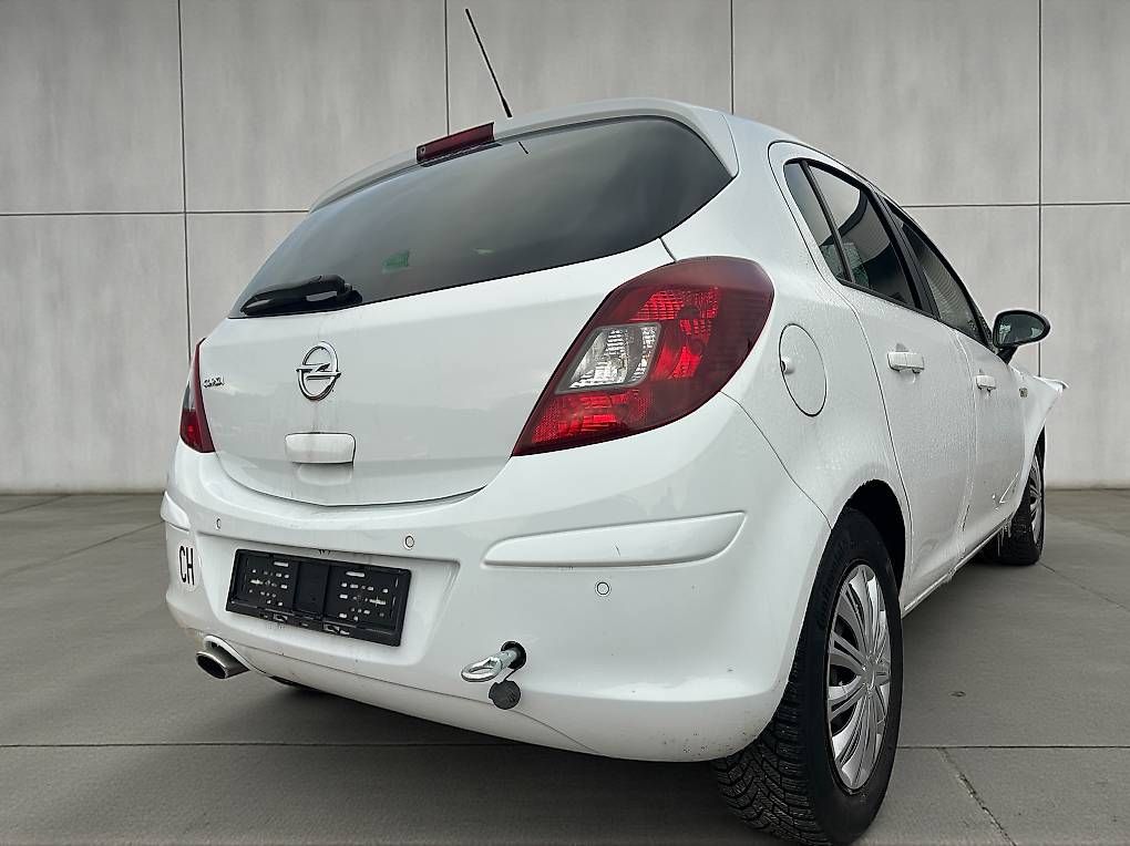 Opel Tutti pezzi di ricambio auto: OPEL CORSA D 2012 heckklappe – Usato da Oensingen venduto da 071089