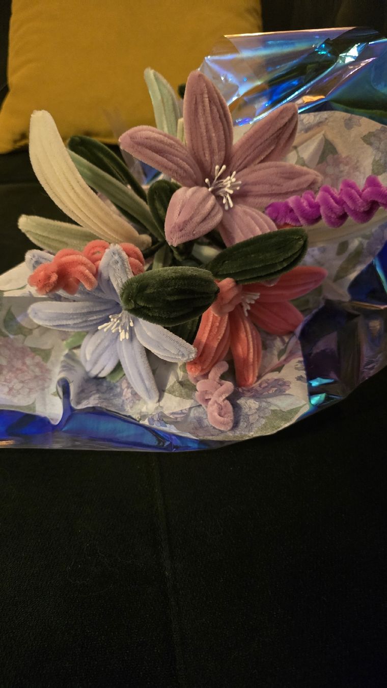 Alle Dekorationen: Handgefertigter Blumenstrauß 💐 – Neu und originalverpackt aus Zürich von Idoly_Studio. 5