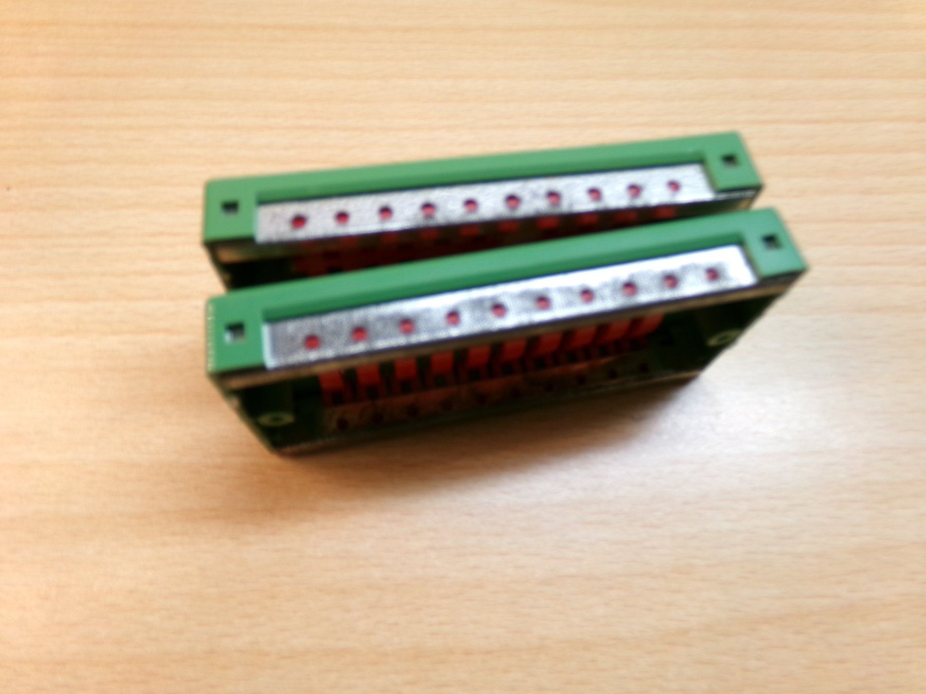 Fleischmann Modellini di ferrovie: Fleischmann 6940 Verteilerplatte 2polig 2 Stück – Usato da Hombrechtikon venduto da Se9 1