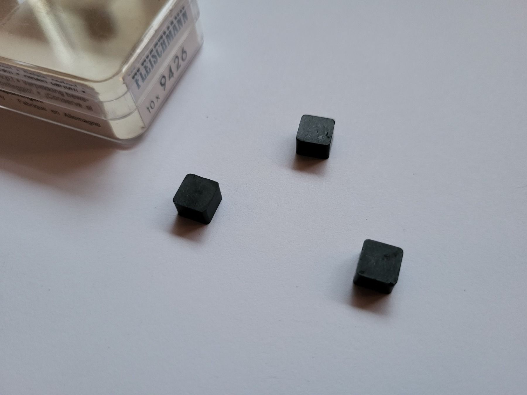 Fleischmann Modellini di ferrovie: 3x Fleischmann 9426 Schaltmagnet, eckig OVP – Nuovo (secondo la descrizione) da Huttwil venduto da Tgv03 1