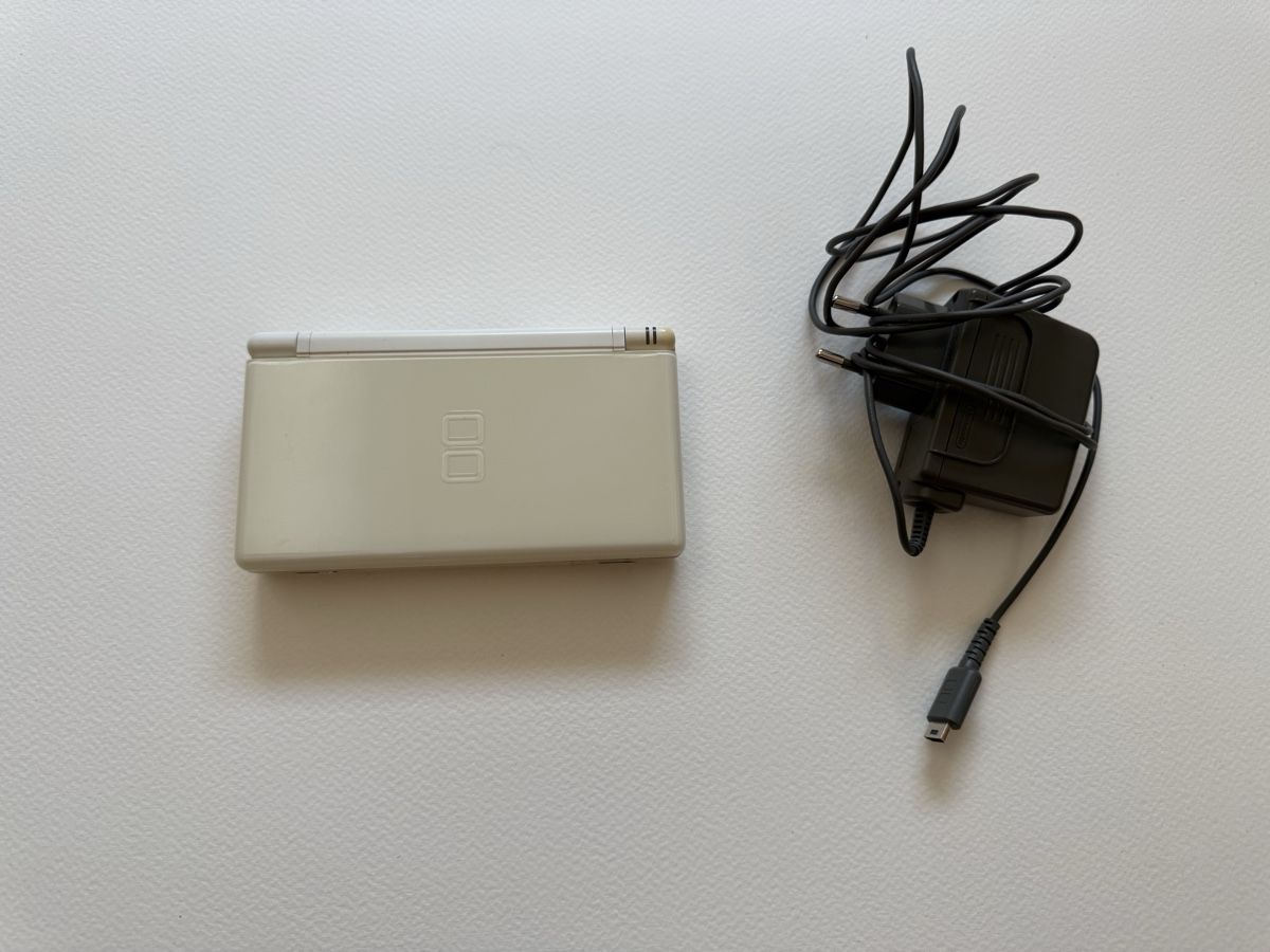 Nintendo Console: Console de jeux Nintendo DS grise état usagé – Usato da Neyruz FR venduto da Paw_ket-Steal 1