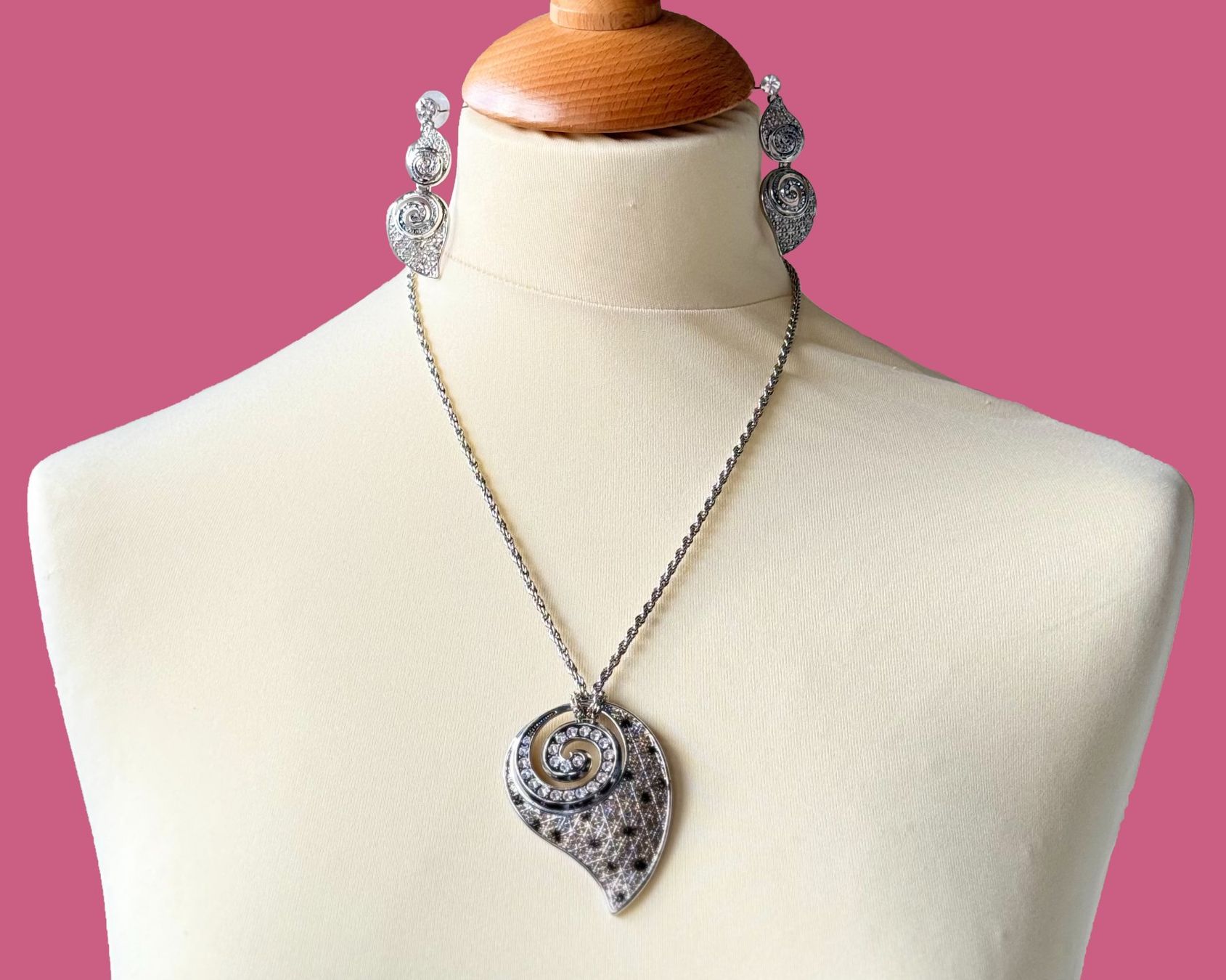 Altri gioielli: Parure - Sans Nickel - collier & boucles d'oreilles – Nuovo (secondo la descrizione) da Genève venduto da Reveur