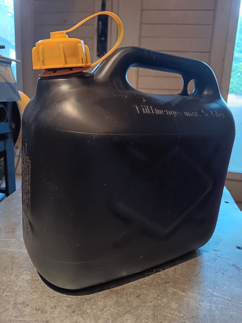 Bidons d’essence: Benzinkanister 5 Liter – D'occasion à Dietikon par Sauber64 1