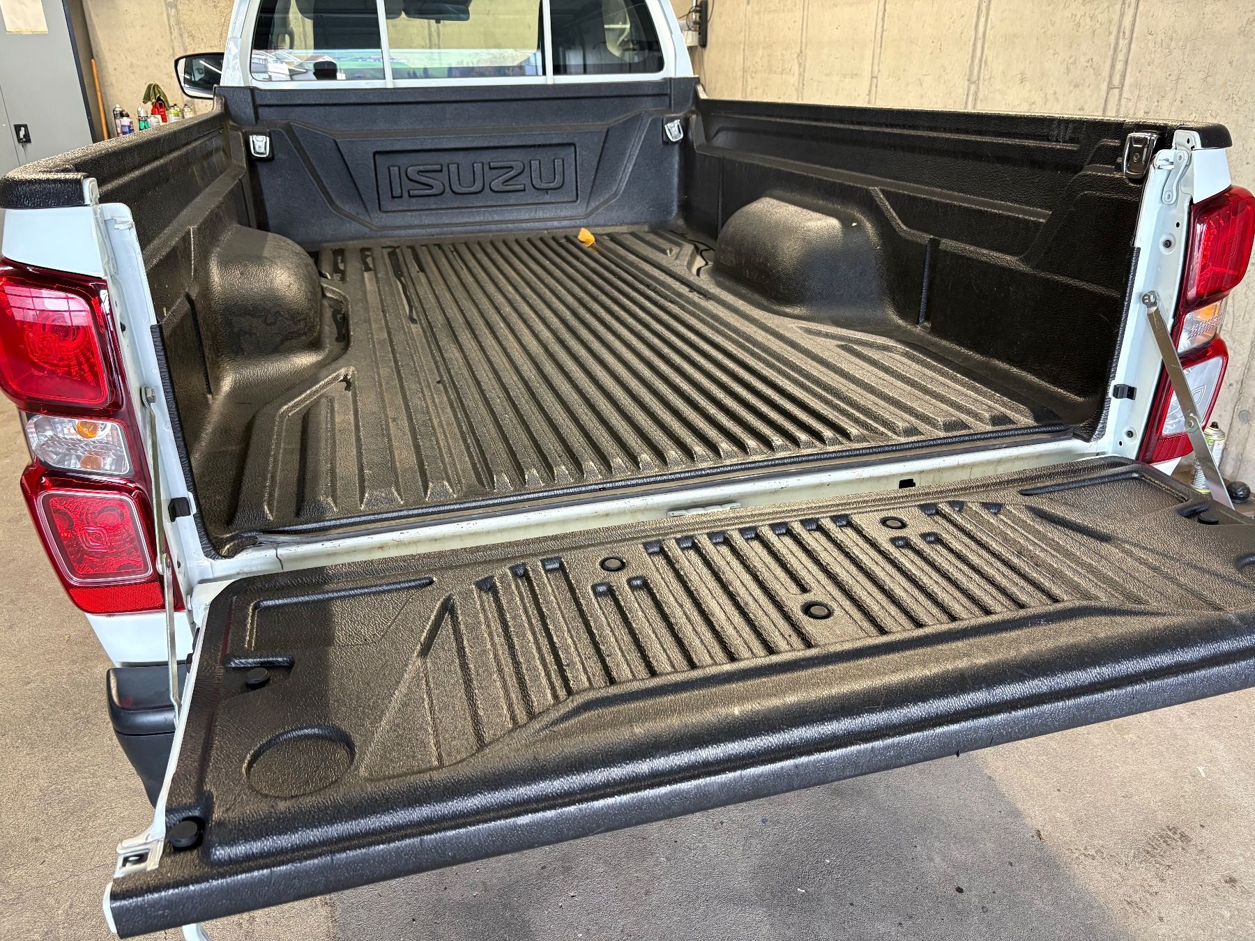 Isuzu Tutti i ricambio: Brücke / Pritsche / ISUZU D-MAX N60 / Single / PICK-UP SÖPP – Nuovo (secondo la descrizione) da Hasle LU venduto da Mroeoesli0 1