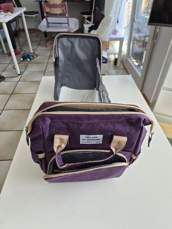 Wickelrucksack mit ausklappbarem Bett lila neuwertig