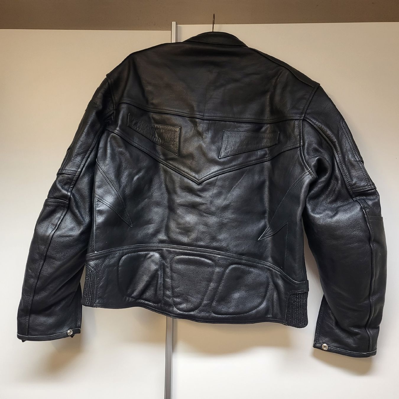 Jacken: TöffJacke echt Leder 3XL neuwertig – Gebraucht aus Kägiswil von Megafi56 3