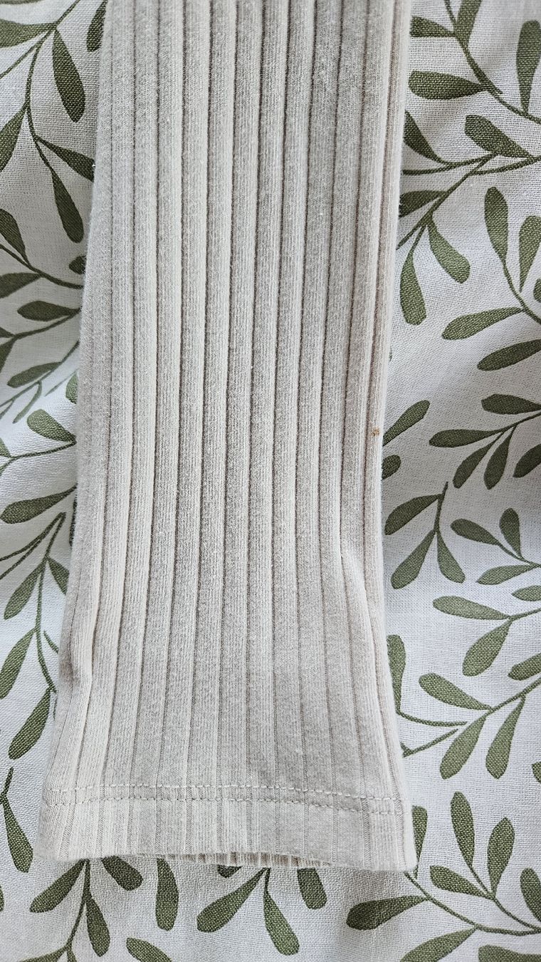 H&M Vestiti: H&M geripptes Midikleid Gr. M beige – Usato da Niederbüren venduto da isa_s9jx 2