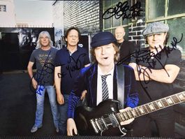 AC/DC - Original in-person Autogramm auf Foto mit Beweis rar