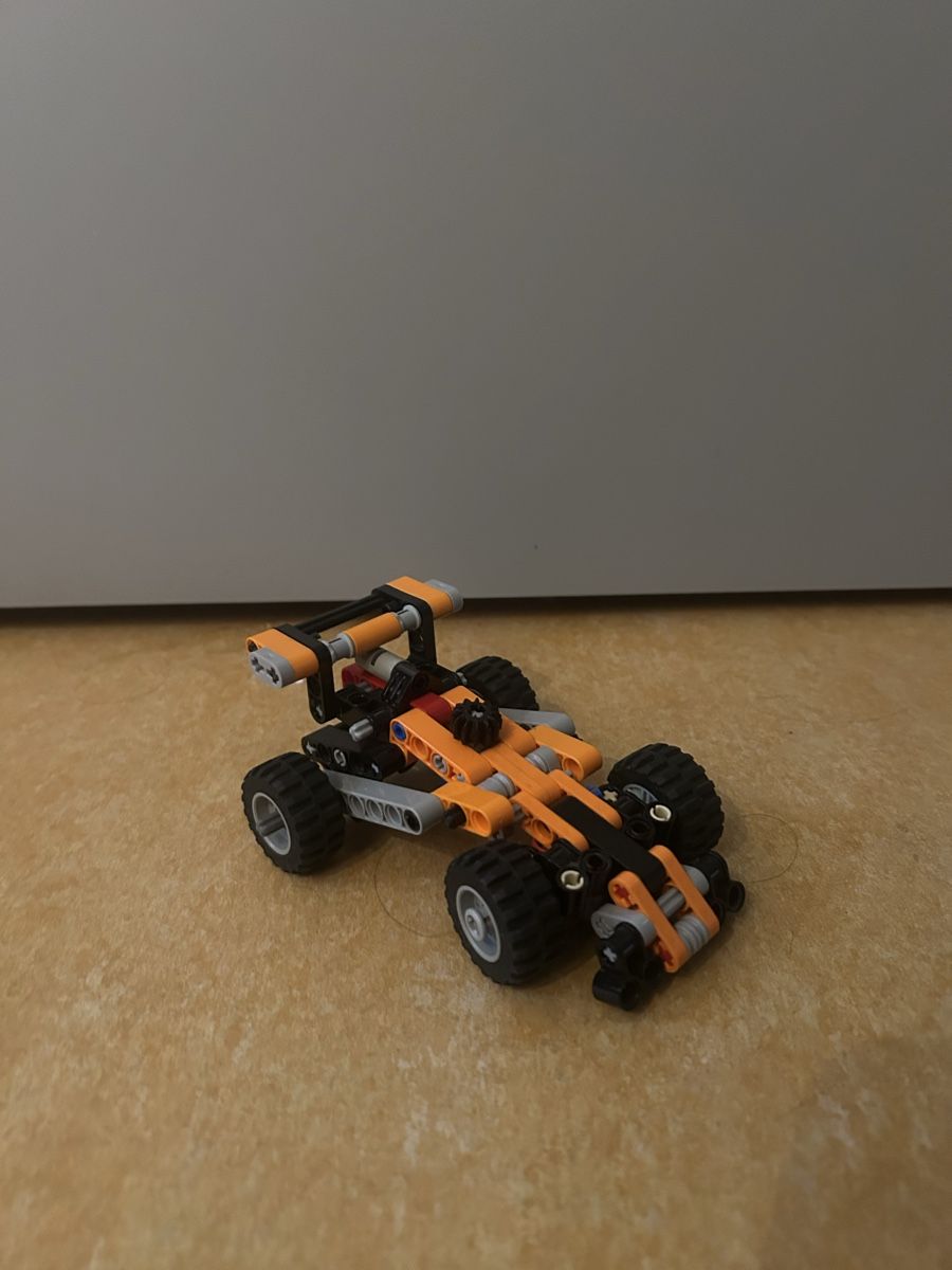 Lego Spielzeuge: Lego Technic Auto – Gebraucht aus Dättlikon von Aurel2000rr9