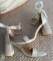 Damenschuhe mit Perlen und Schleife weiss Grösse 38