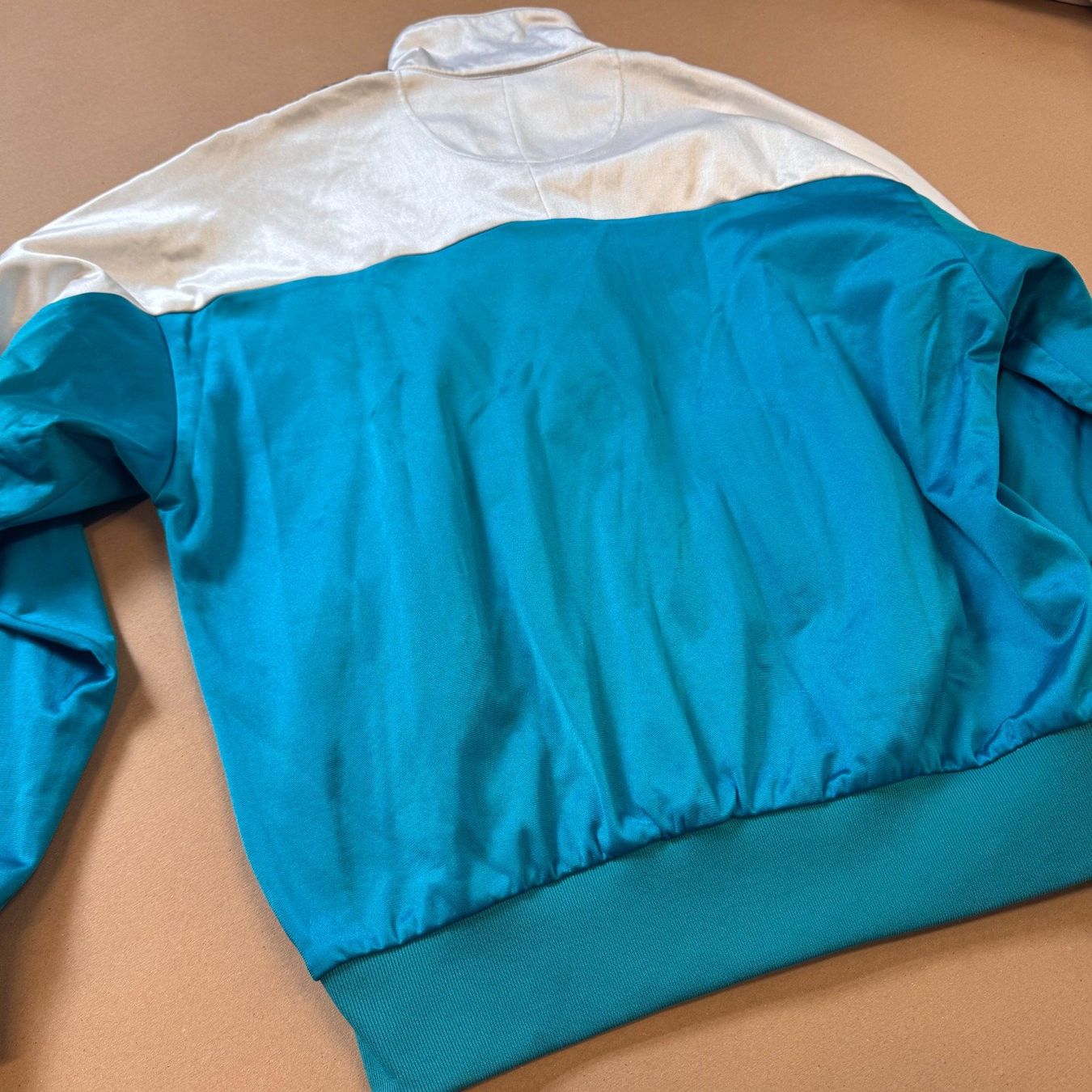 Asics Jacken: Asics vintage colourful 90s track jacket – Gebraucht aus St. Gallen von sourced_limited 4
