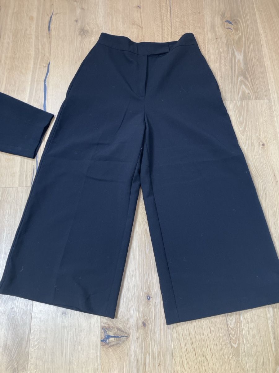 Zara Lotti di vestiti: 3 schwarze Stoffhosen Gr M - zara – Usato da Weissbad venduto da Praxedis_P51 1