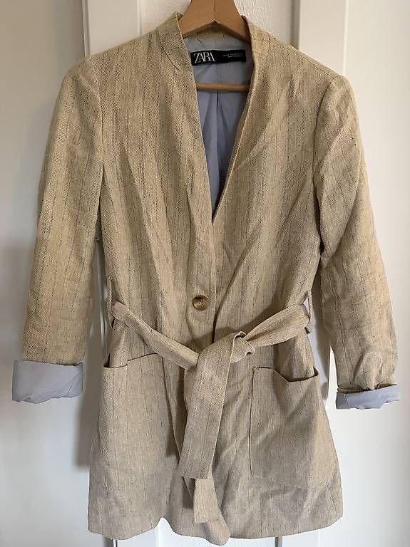 Zara Mäntel: Mantel mit Gürtel von Zara – Gebraucht aus Zürich von ama_j5cz