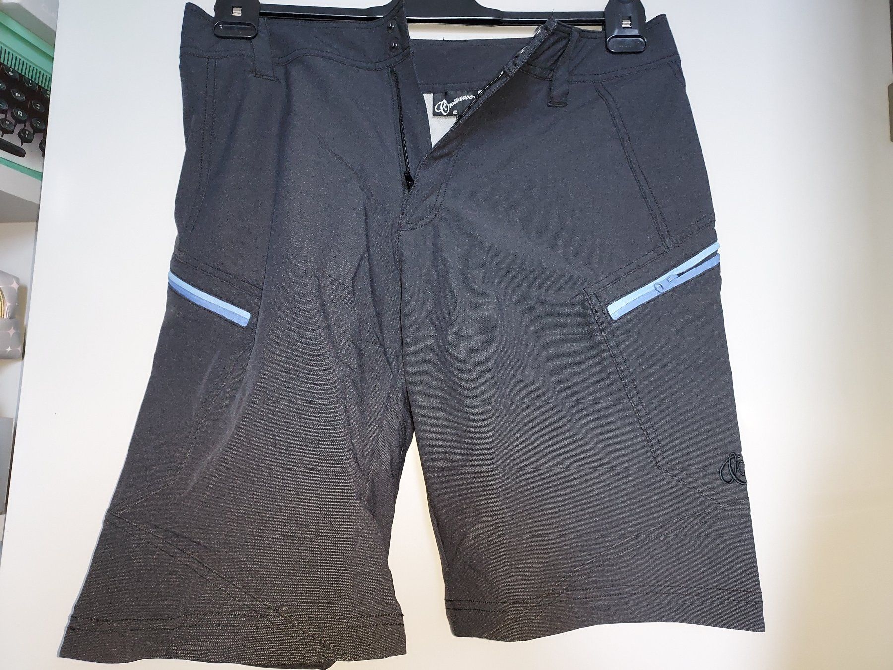 Crosswave Pantaloni: Kurze Hose (Crosswave) Gr. 42 – Nuovo (secondo la descrizione) da Buchs AG venduto da andreaps