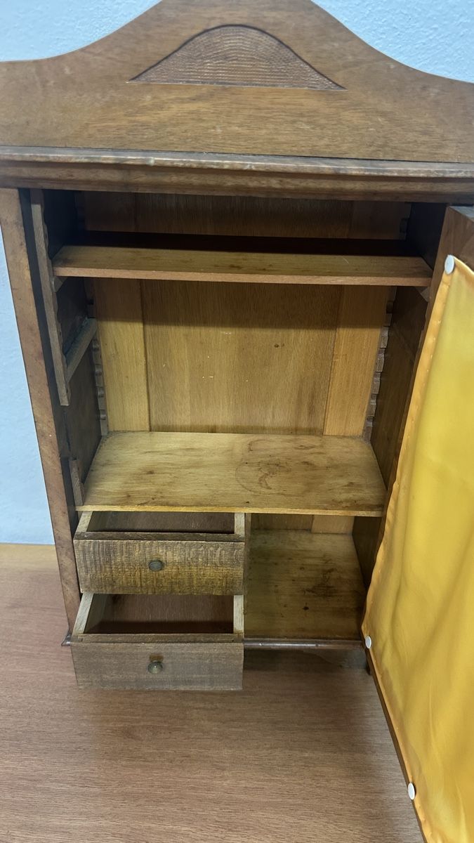 Armoires: Small Wooden Cabinet with Lock and Key – D'occasion à Schlieren par Norauro 3