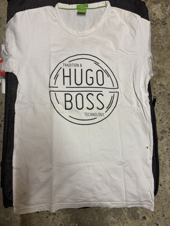 T-shirt Hugo Boss blanc, taille s, bon état 