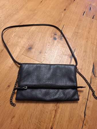 Schwarze Ledertasche