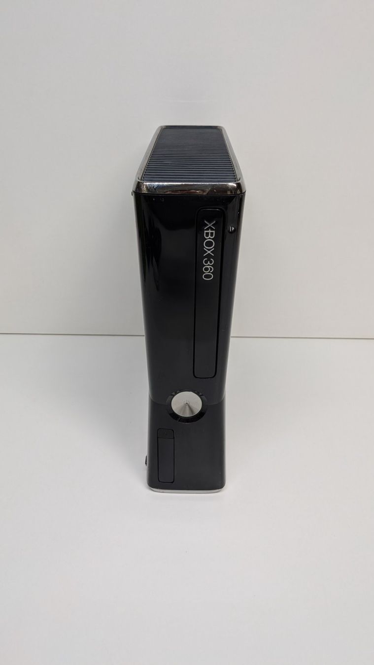 Microsoft Console: Microsoft Xbox 360 S, 2 Controller, 10 Spiele – Usato da Menziken venduto da mame18 5