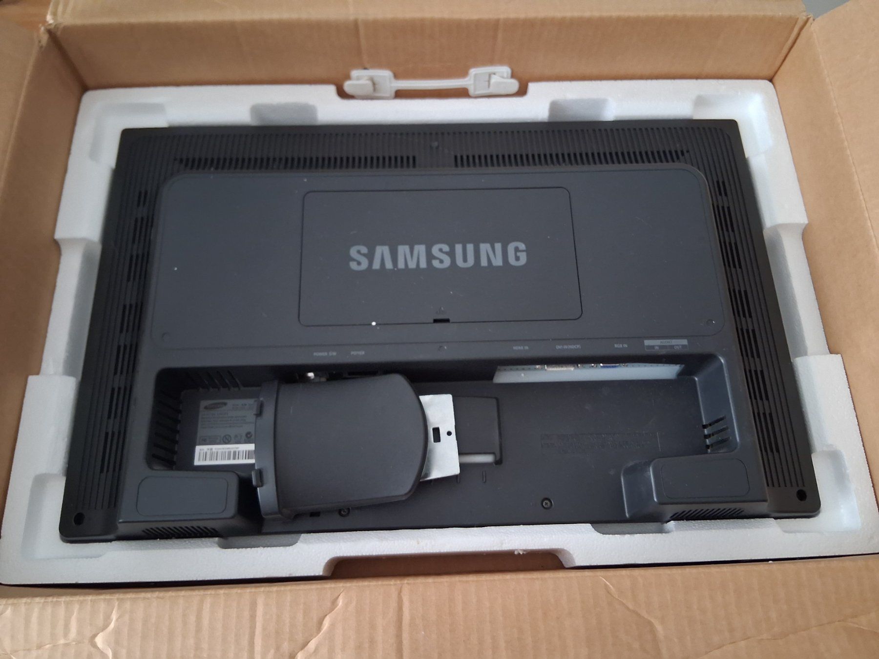 Monitore: Samsung-Bildschirm – Gebraucht aus Bolligen von alboot 1