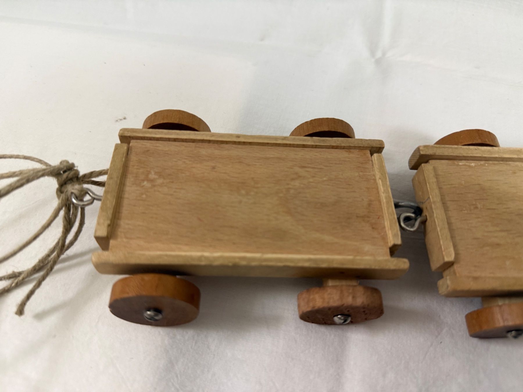 Giocattoli: Holz-Eisenbahn mit roten Rädern – Usato da Bern venduto da rewe45 5