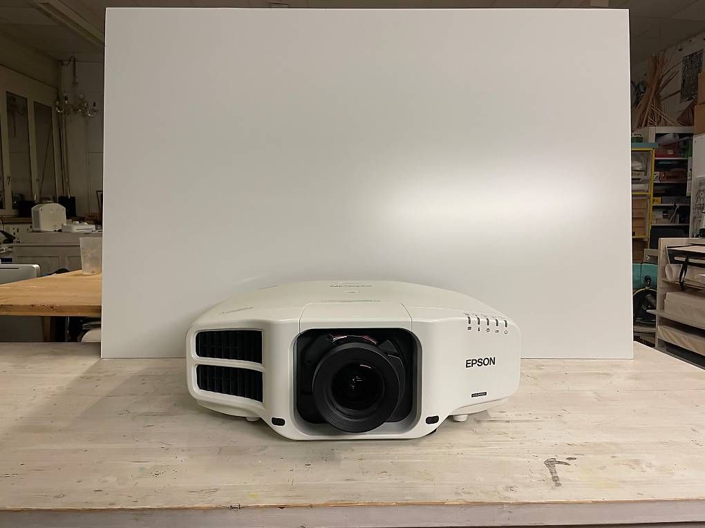 Epson Videoprojektoren: Epson EB-G7400U Profi-Beamer 850.- – Gebraucht aus Allschwil von joe_gql9