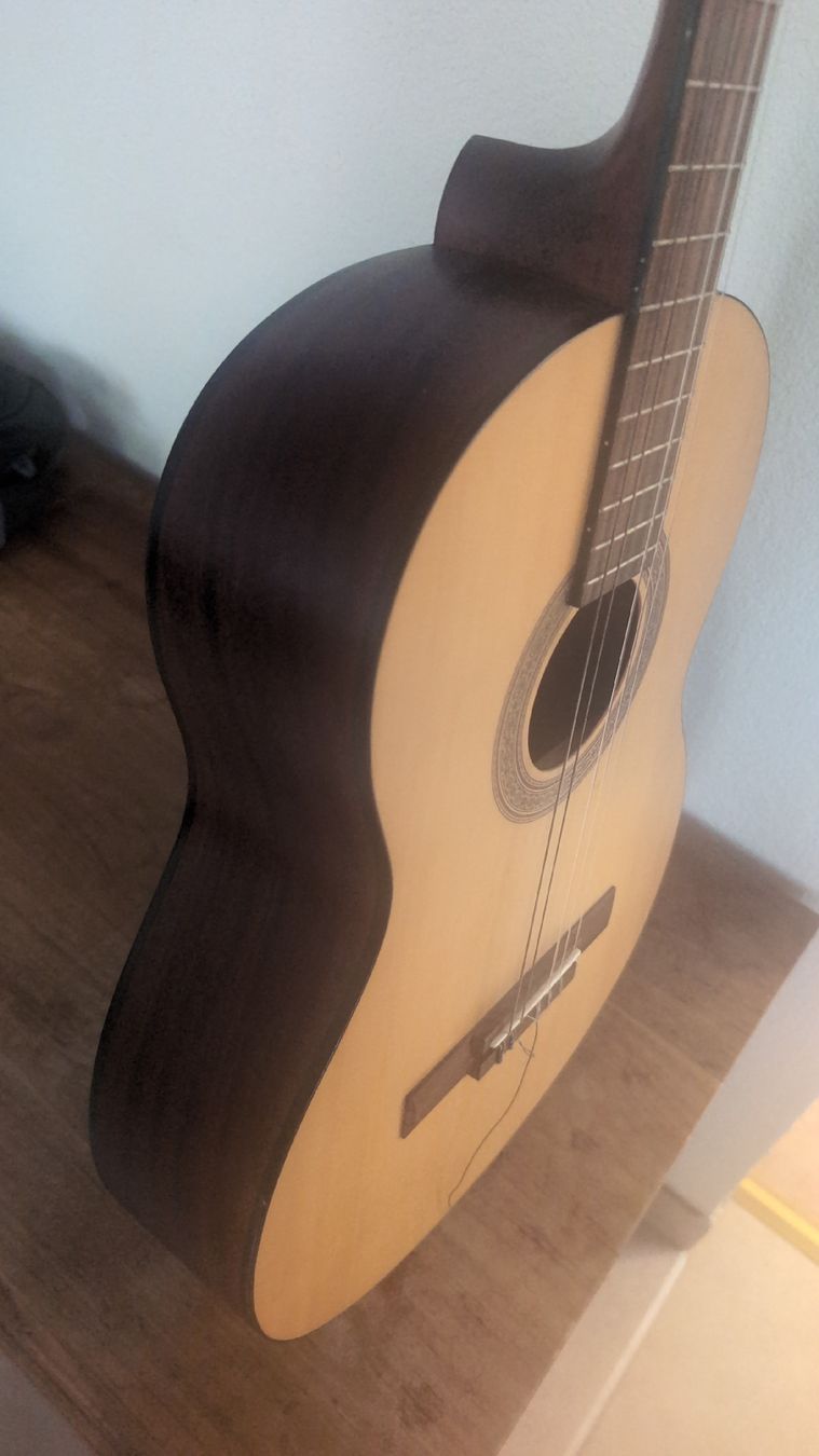 Instruments de musique: Hübsche akustische Gitarre  – D'occasion à Uster par Malinamaeder 4