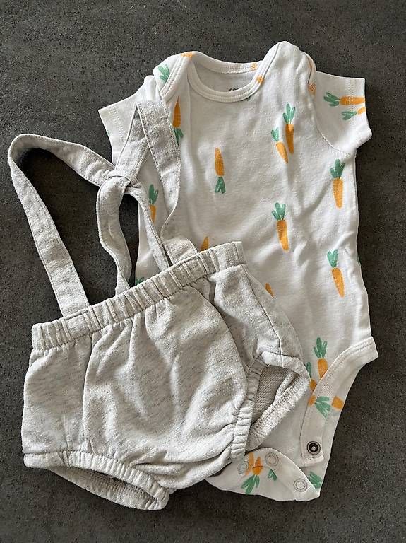 Lotti & Set di vestiti: Ensemble 3mois, lapin/ carottes – Usato da Chapelle-s-Moudon venduto da vanesso 1
