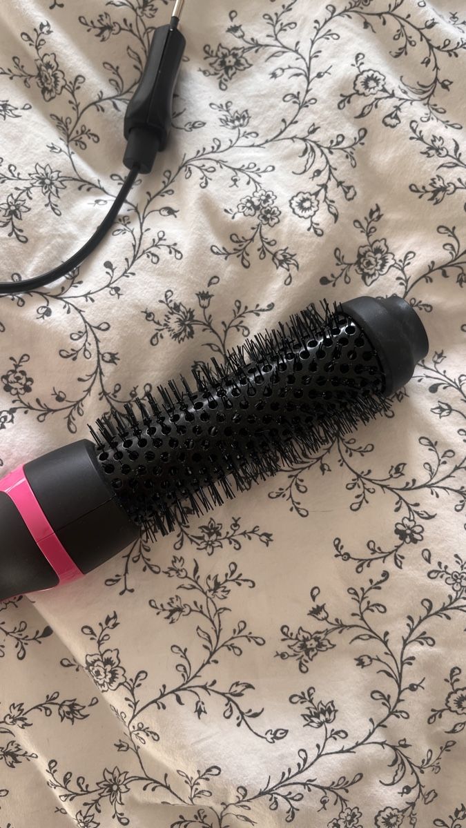Revlon Föhn: Revlon round brush hair dryer – Gebraucht aus Winterthur von anastasia.zuber 1