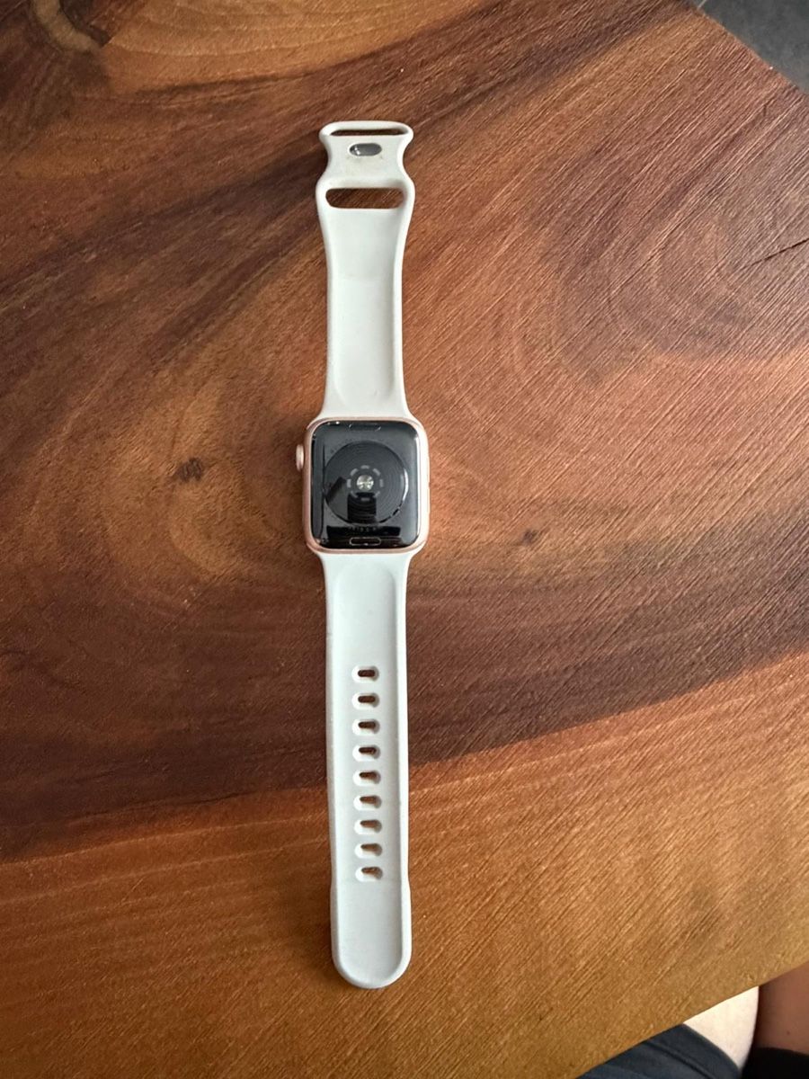 Apple Smartwatch: Apple Watch se 40mm – Gebraucht aus Einigen von yamaha113 1