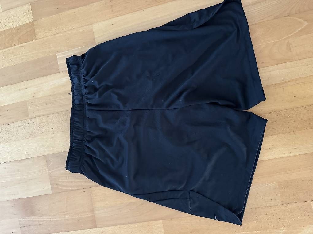 Pantaloni: Herren Nike Shorts schwarz, Grösse S – Usato da Cham venduto da Kaylua 2