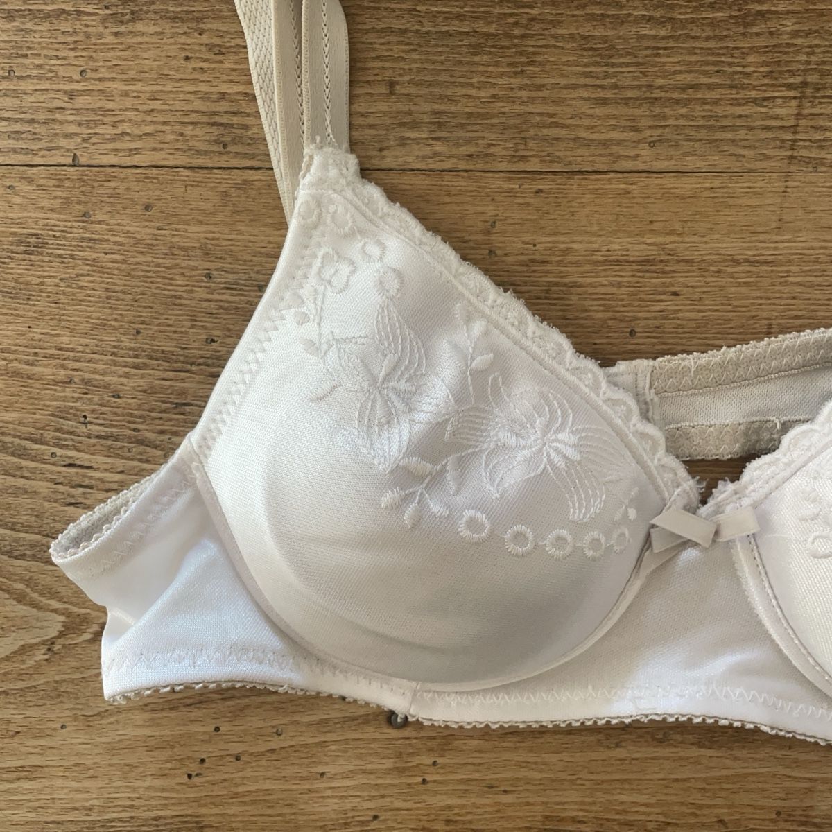 Altra biancheria intima: Weisser BH, Grösse 75B – Usato da Baden venduto da Julikoo