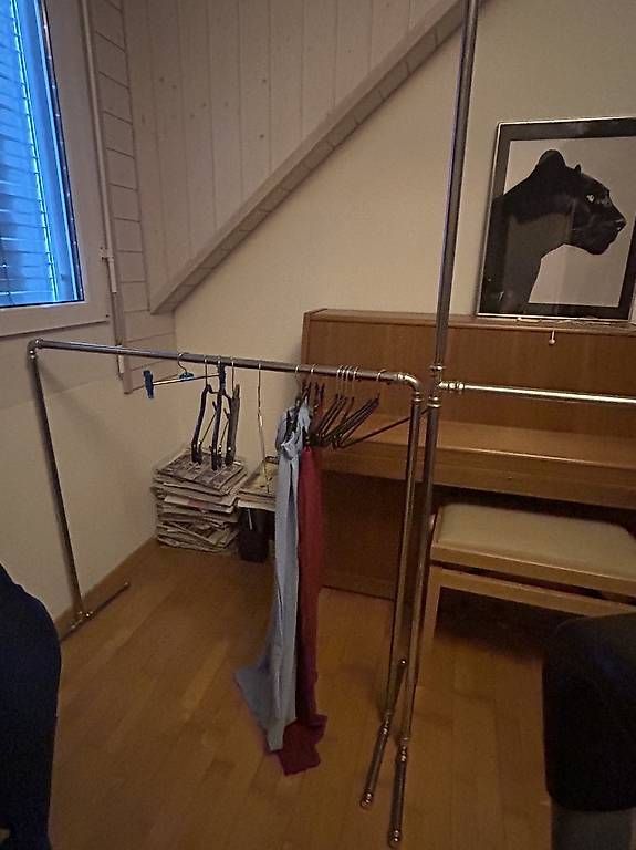 Armoires: Kleider Schrank  – D'occasion à Oberweningen par gta_kl5b 1