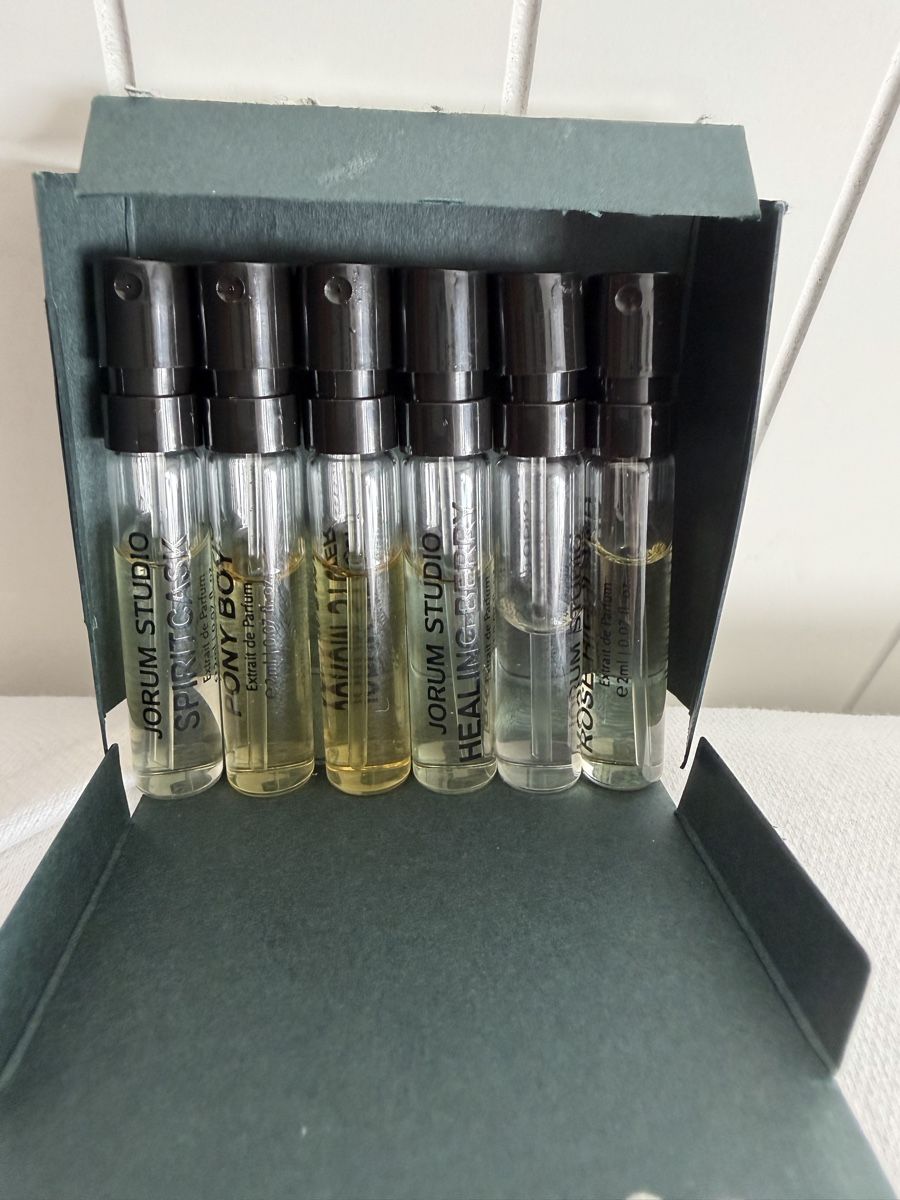 Profumi & Eau de Toilette: Jorum Studio coffrets échantillons  – Usato da fey venduto da Caductilometre 4