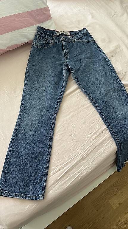 Jeans: Levis Jeans – Usato da Basel venduto da jane_2h95 1