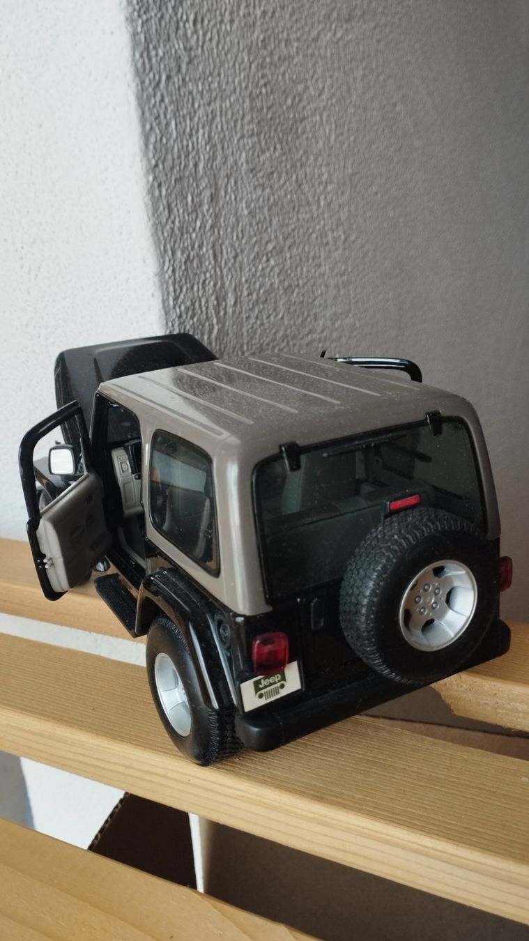Jeep Modellini d'auto: Jeep Wrangler Sahara – Usato da Chur venduto da oriori 1