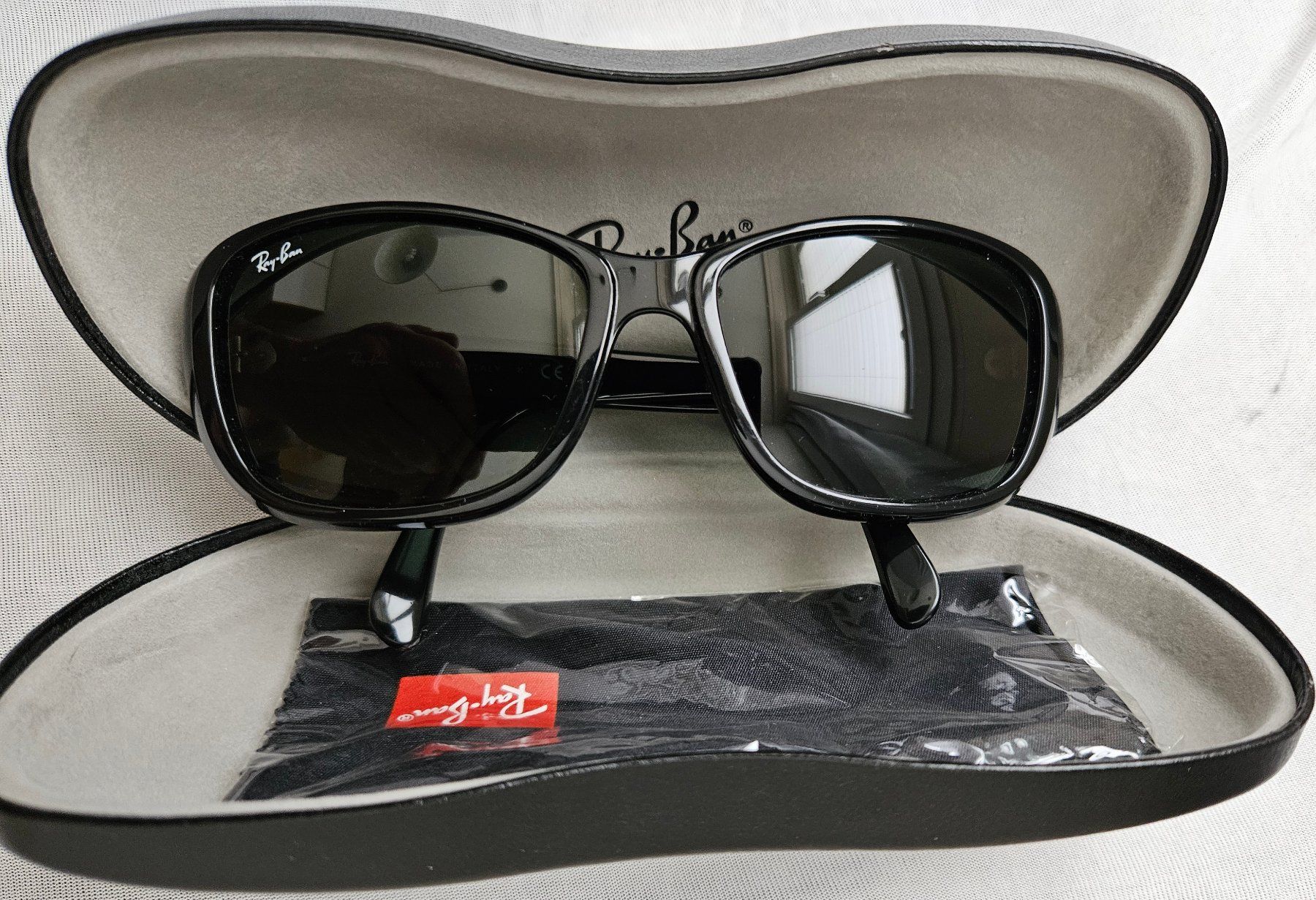 Ray-Ban Occhiali & Lenti: Sunglases Ray-Ban RB4174 601 – Usato da Biel/Bienne venduto da ypslilon