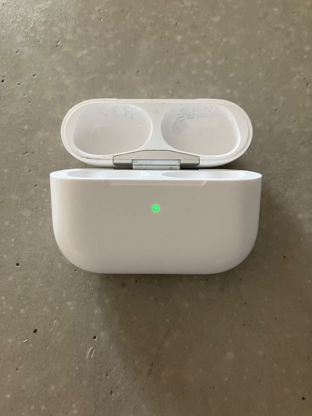 Apple Casques audio: APPLE AIRPODS PRO 2 Case – D'occasion à Lausanne par mr.v