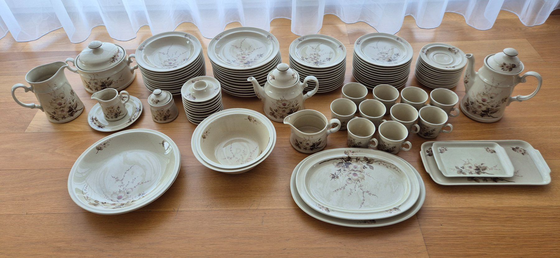 Winterling Geschirrsets: Grosses Geschirr-Set mit Blumenmuster – Neu (gemäss Beschreibung) aus Rothenburg von Ajax111