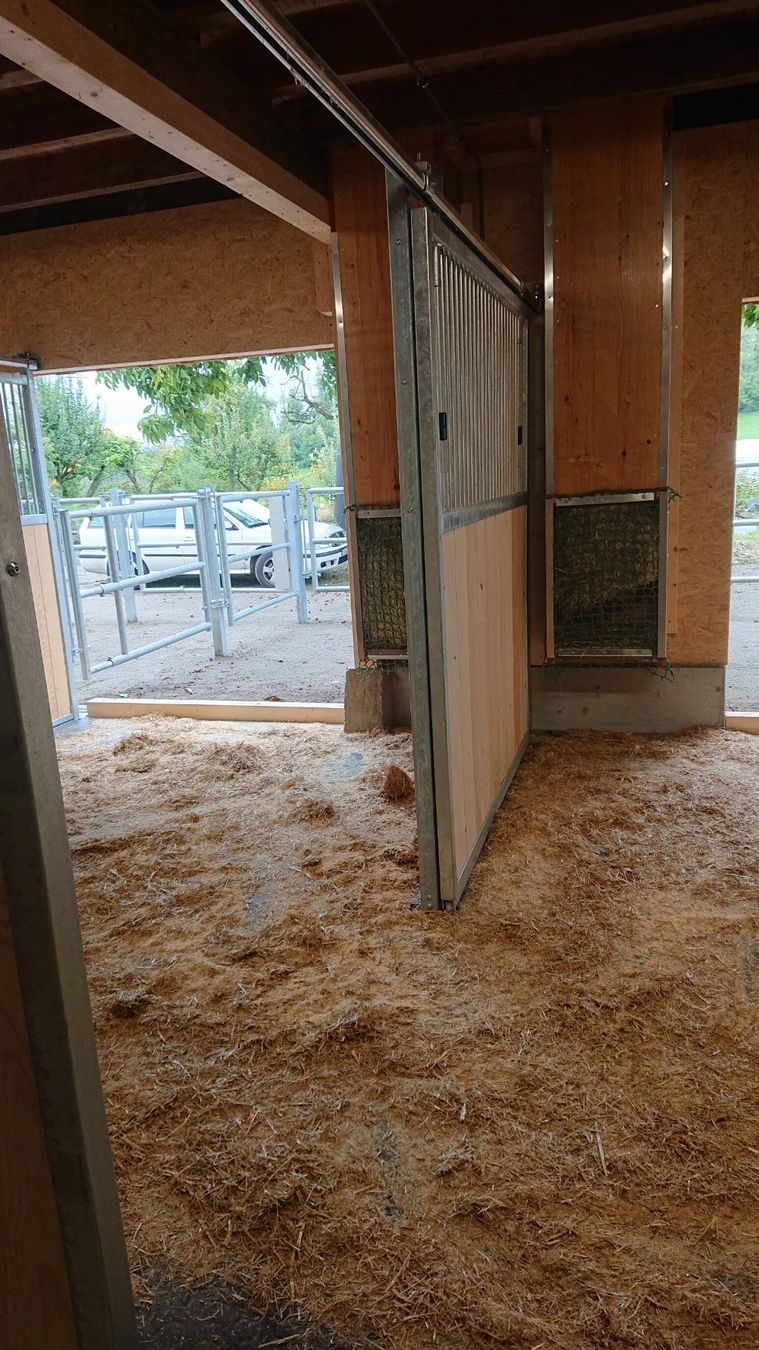 Recinzioni: 3 Pferdeboxen zu verkaufen – Usato da Bubikon venduto da Burstel 1