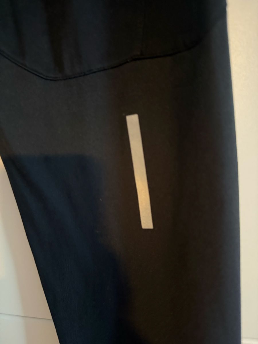 Nike Pantalons: Nike jogging hose – D'occasion à Zurich par Alinecnicolet 1