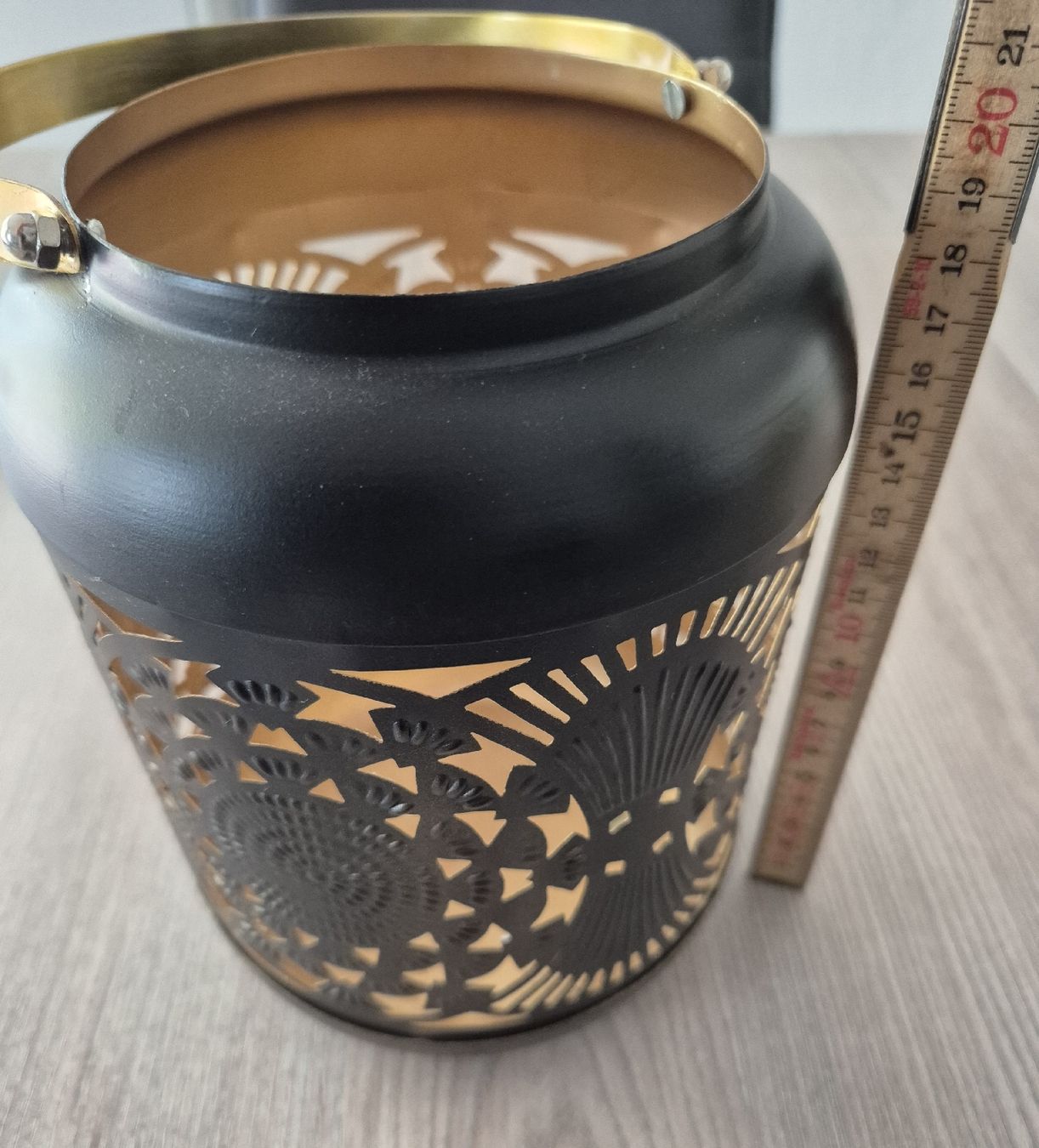 Laternen: Deko Laterne, Windlicht Schwarz Gold Herbst – Gebraucht aus Seuzach von Gugelchopf 1